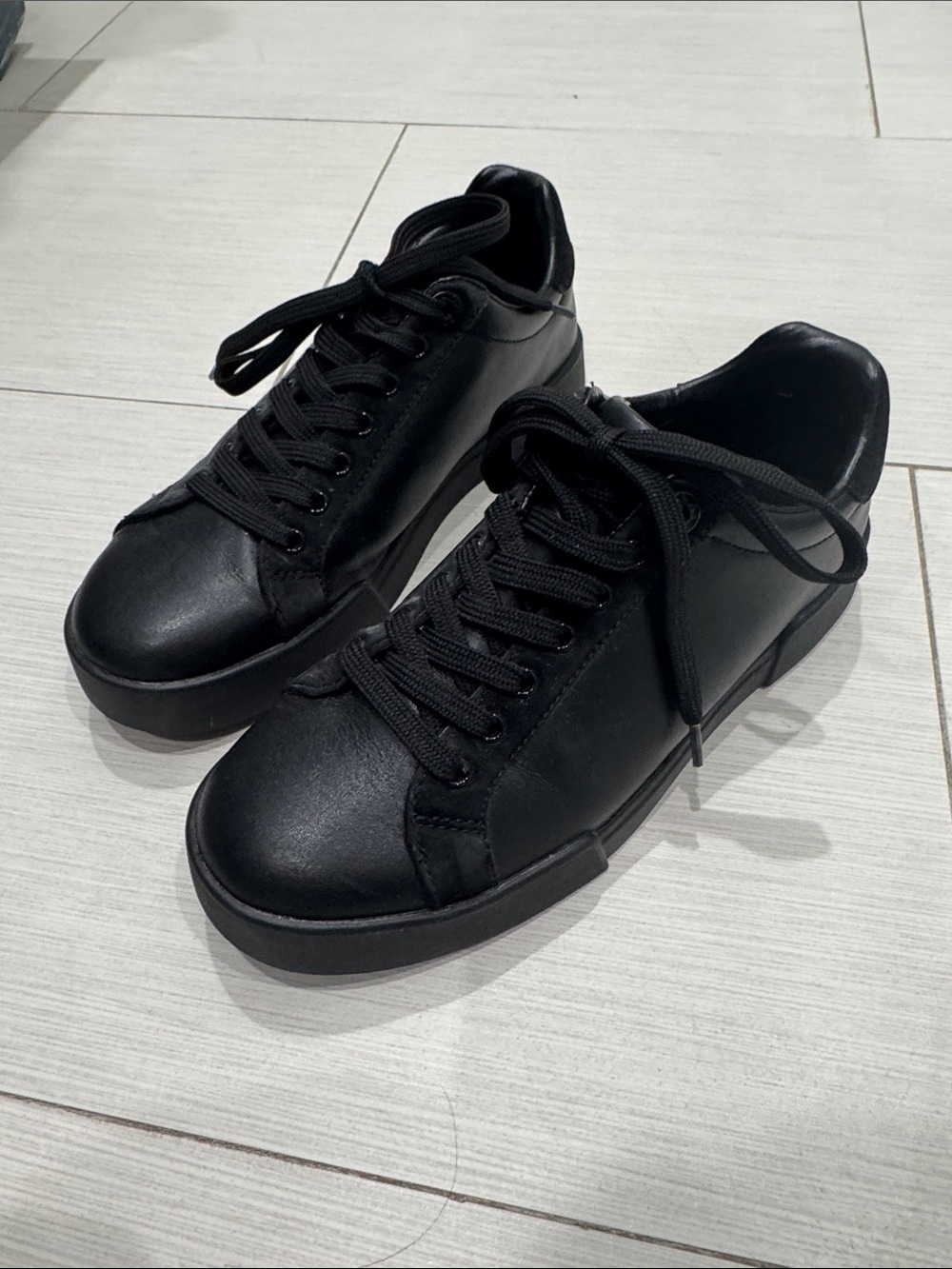 Men's Black Casual Lace-Up Sneakers